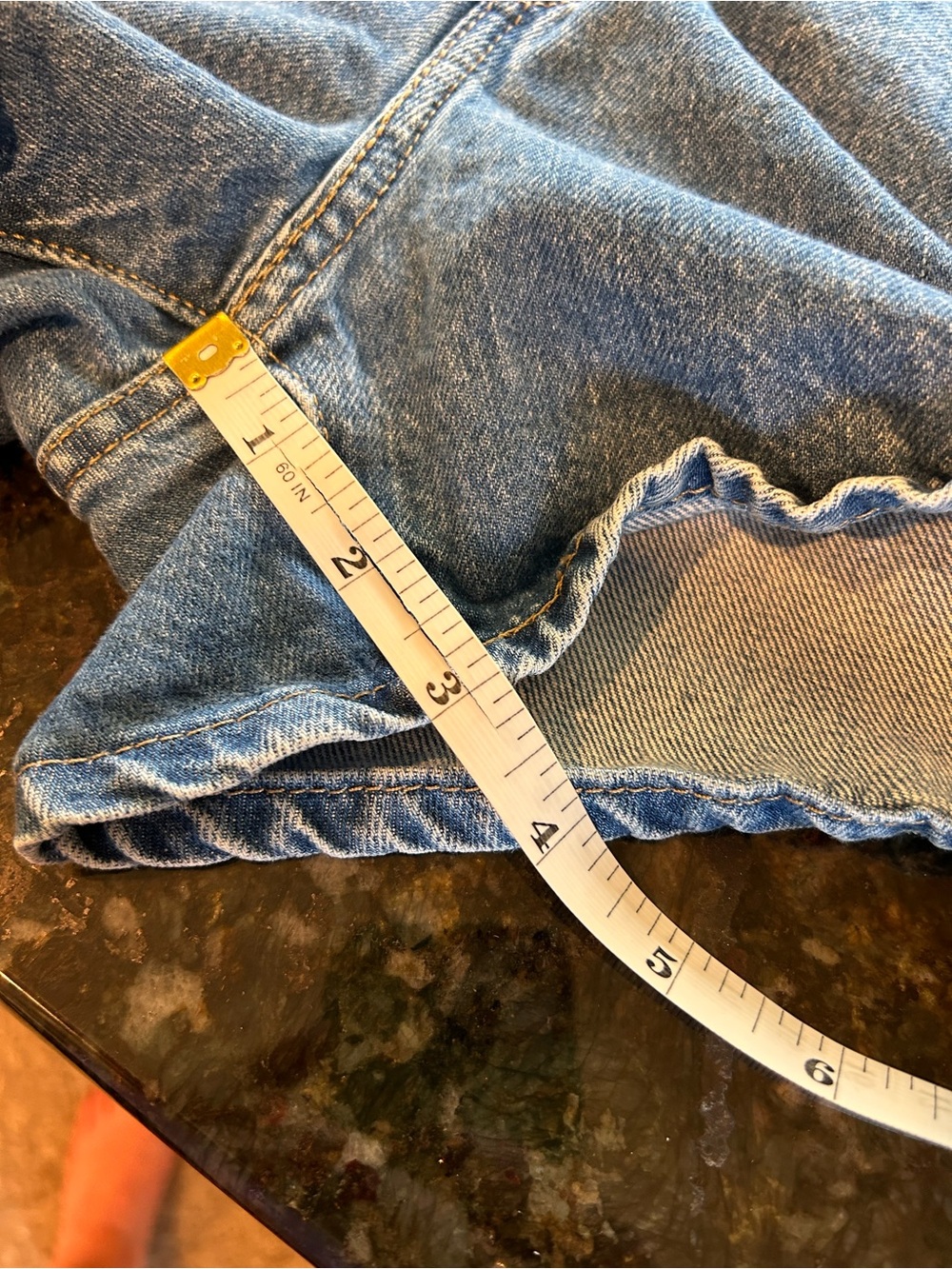 Levi’s High Waisted Mom Shorts. Medium Wash. Classic. Summer. SZ 31 - Picture 10 of 10